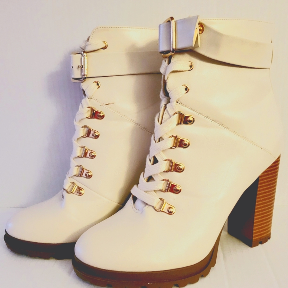 Womans Ankle Boots 8.5